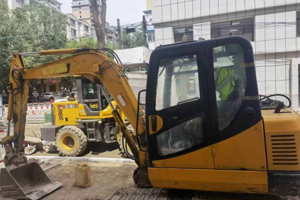 沈阳市出售转让二手不详小时2013年雷沃重工FR65挖掘机