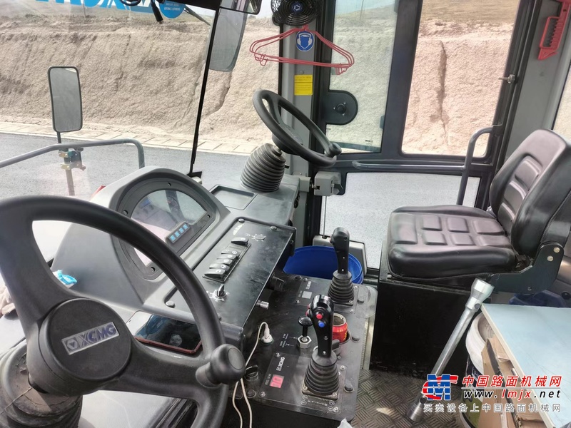西宁市出售转让二手不详小时2022年徐工XP303轮胎压路机