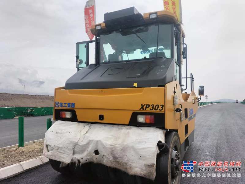西宁市出售转让二手不详小时2022年徐工XP303轮胎压路机