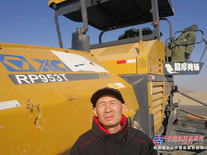 塔城地区出售转让二手不详小时2019年徐工RP953T沥青摊铺机