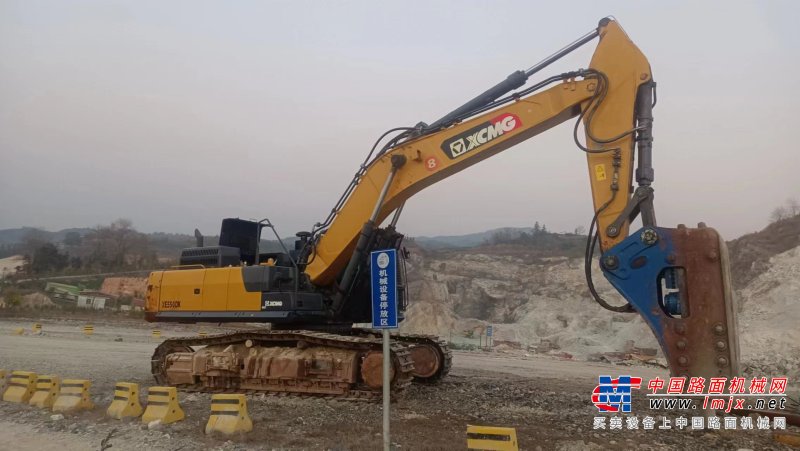 赤峰市出售转让二手不详小时2019年徐工XE490DK挖掘机