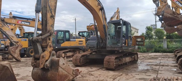 盐城市出售转让二手不详小时2020年徐工XE215DA挖掘机