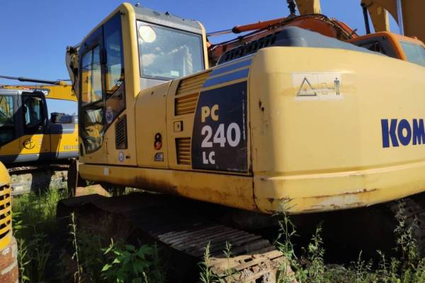 长春市出售转让二手不详小时2009年小松PC210LC-8挖掘机