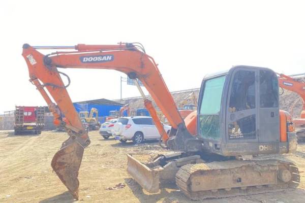 丹东市出售转让二手不详小时2009年斗山DX80挖掘机