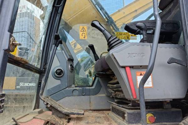 贵阳市出售转让二手不详小时2021年徐工XE200DA挖掘机