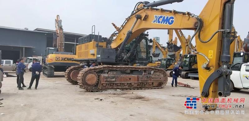 黔南出售转让二手不详小时2020年徐工XE700D挖掘机