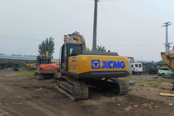 徐州市出售转让二手不详小时2014年徐工XE215CA挖掘机