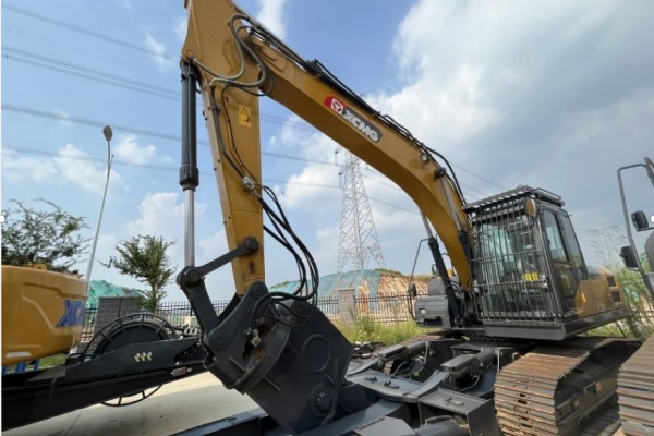 徐州市出售转让二手不详小时2021年徐工XCJ25K拆解机挖掘机