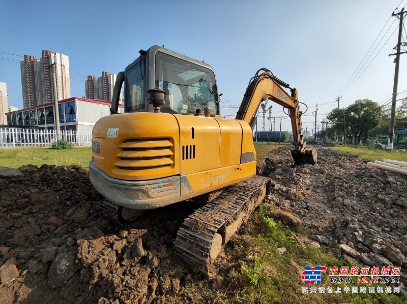 苏州市出售转让二手不详小时2017年徐工XE60CA挖掘机