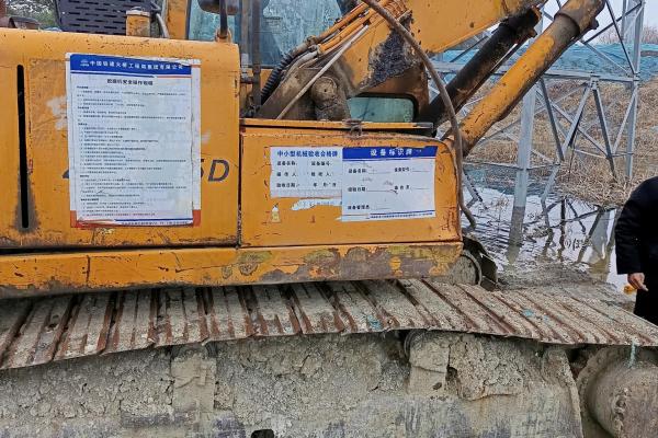 苏州市出售转让二手不详小时2010年现代R200LC挖掘机