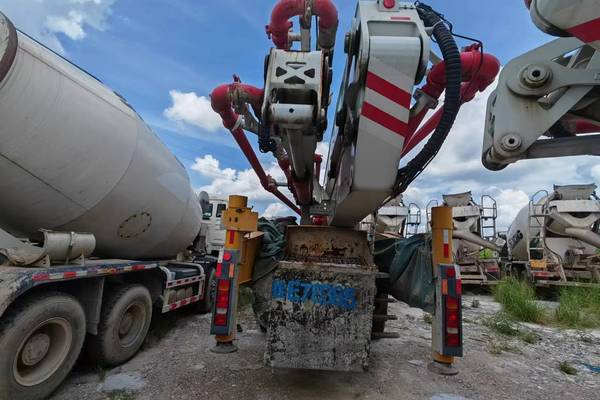 南宁市出售转让二手不详小时2020年徐工HB58V泵车