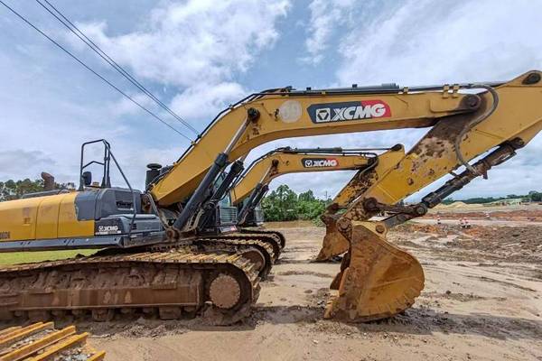 钦州市出售转让二手不详小时2021年徐工XE400DK挖掘机