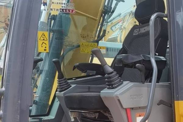 南宁市出售转让二手不详小时2021年徐工XE135D挖掘机