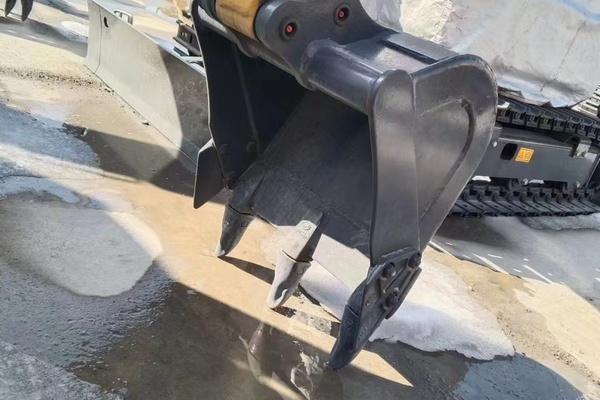 徐州市出售转让二手不详小时2020年徐工XE17U挖掘机