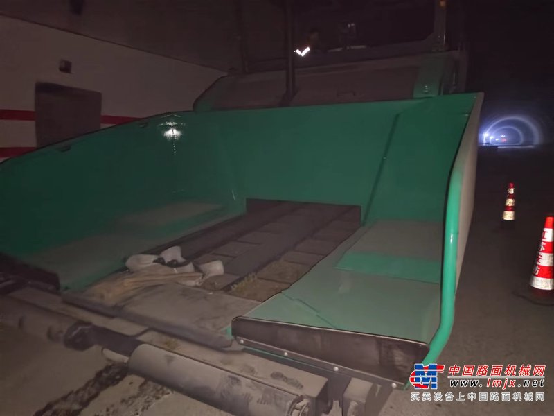 徐州市出售转让二手不详小时2024年徐工RP1355T沥青摊铺机