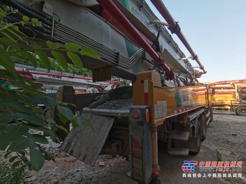 长沙市出售转让二手不详小时--年徐工HB58V泵车