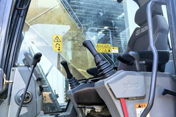 南宁市出售转让二手不详小时2021年徐工XE205DA挖掘机