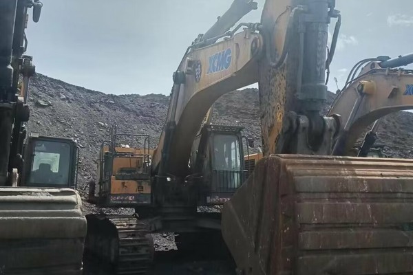 乌海市出售转让二手不详小时2021年徐工XE800D挖掘机