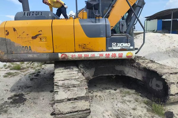 茂名市出售转让二手不详小时2021年徐工XE200DA挖掘机