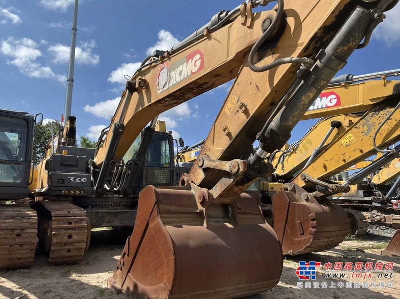 济南市出售转让二手不详小时2019年徐工XE490DK挖掘机