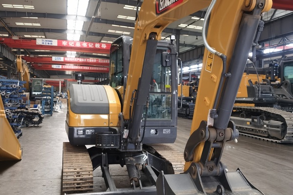 徐州市出售转让二手不详小时2023年徐工XE60G挖掘机