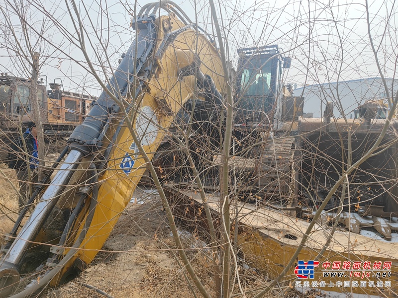 乌海市出售转让二手不详小时2016年徐工XE900C挖掘机