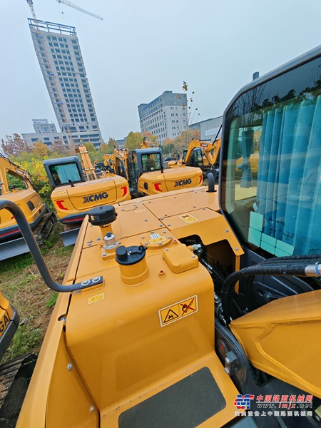 徐州市出售转让二手不详小时2022年徐工XE75GA挖掘机
