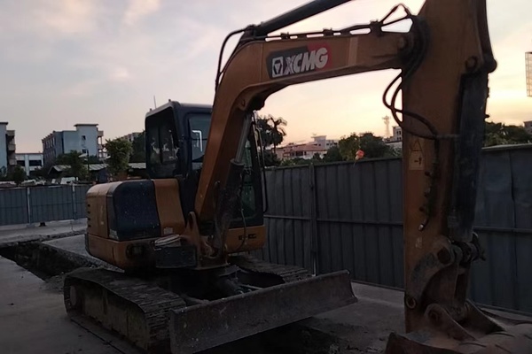 徐州市出售转让二手不详小时2021年徐工XE60DA挖掘机