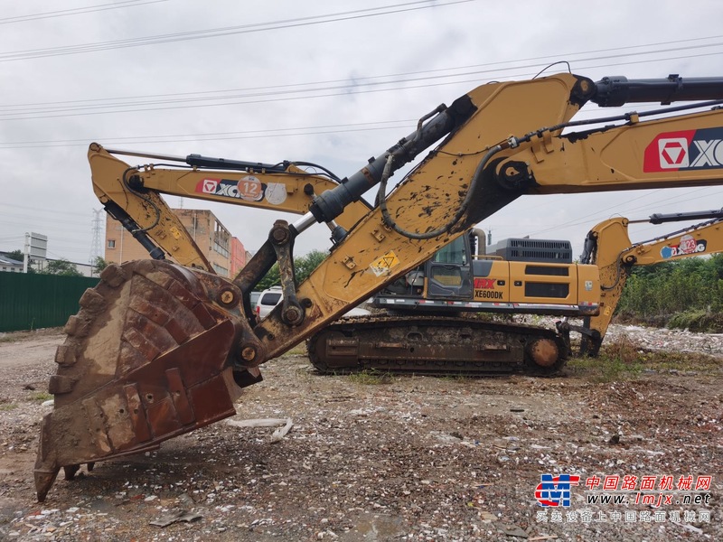 贵阳市出售转让二手不详小时2021年徐工XE550DK挖掘机
