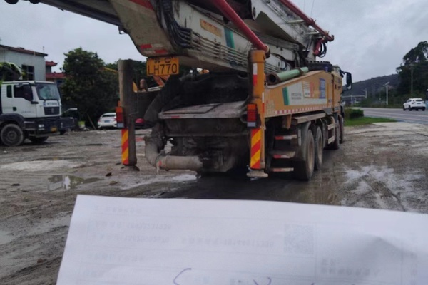 深圳市出售转让二手不详小时2020年徐工HB62V泵车