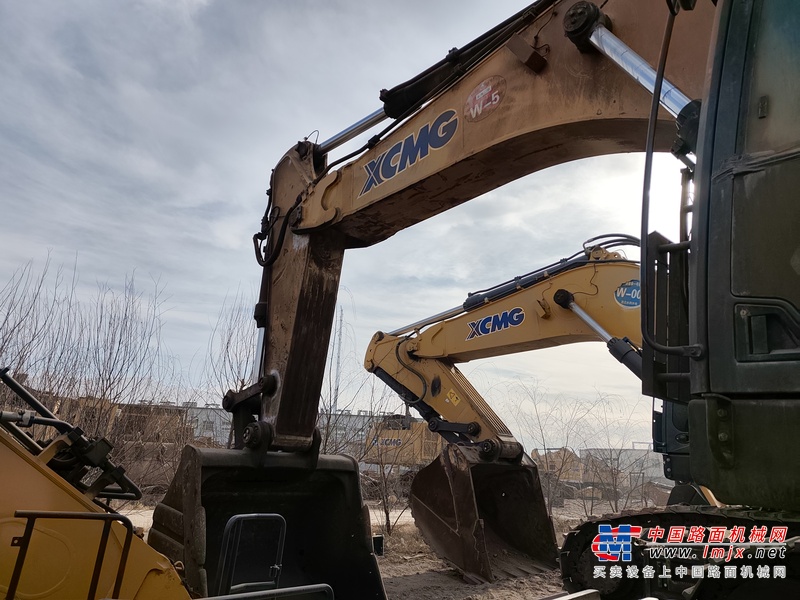 乌海市出售转让二手不详小时2021年徐工XE750D挖掘机