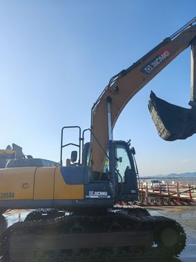 徐州市出售转让二手不详小时2021年徐工XE205DA挖掘机