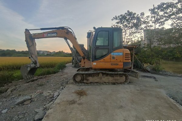 徐州市出售转让二手不详小时2021年徐工XE60DA挖掘机