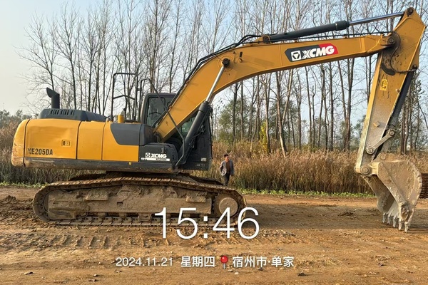 徐州市出售转让二手不详小时2021年徐工XE205DA挖掘机