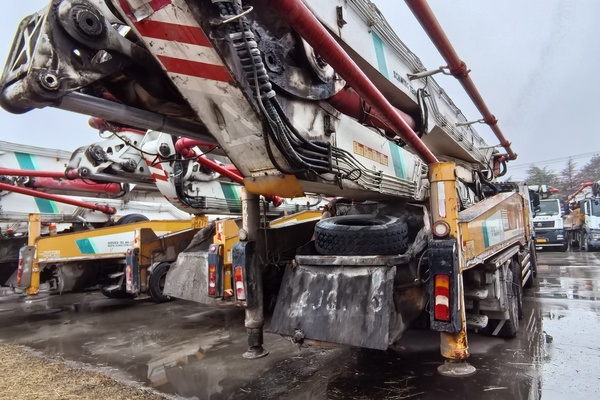 徐州市出售转让二手不详小时2018年徐工HB62K泵车