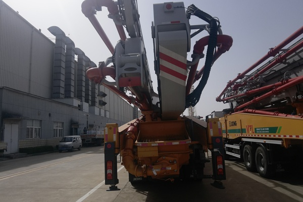 徐州市出售转让二手不详小时2023年徐工HB62V泵车