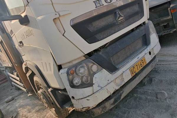 珠海市出售转让二手不详小时2019年徐工HB52V泵车