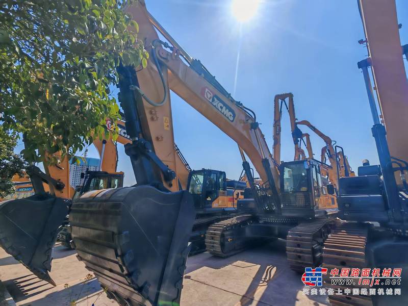 徐州市出售转让二手不详小时2021年徐工XE450M抓料机挖掘机