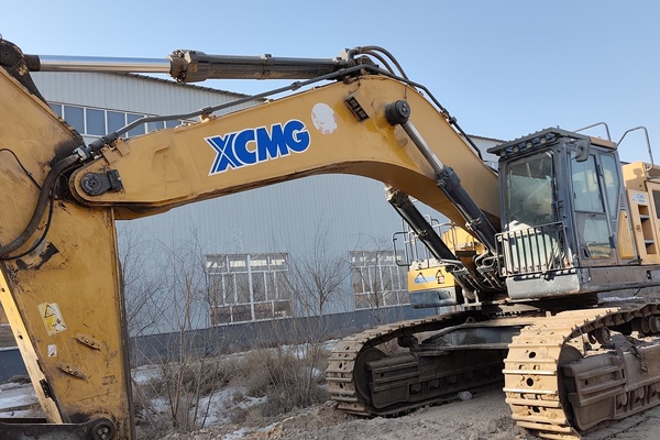 乌海市出售转让二手不详小时2021年徐工XE750D挖掘机