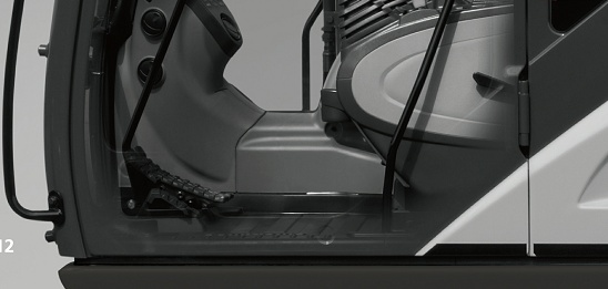 【駕駛室乘降性提高】大型扶手和寬大的踏腳空間可提供更為便捷的乘降性。