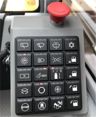 【薄膜按鍵開關】帶狀態顯示，按鍵麵板45°傾斜設計，觸手可及，方便操控。