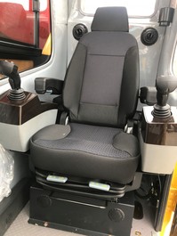 【多圖】三一STC250C5汽車起重機可以躺的座椅細節圖_高清圖