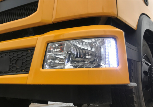 【晝間行車LED燈】標配晝間行車LED燈，更高端。