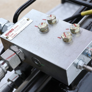 【多图】三一SPC120T汽车起重机高品质液压件细节图_高清图