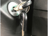 【四锁合一】车门锁，点火锁，尿素罐锁和油箱锁四锁合一，更加便利。