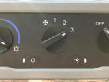 【冷暖集成式空调控制器】冷暖智能集成控制，轿车体验，操作便捷