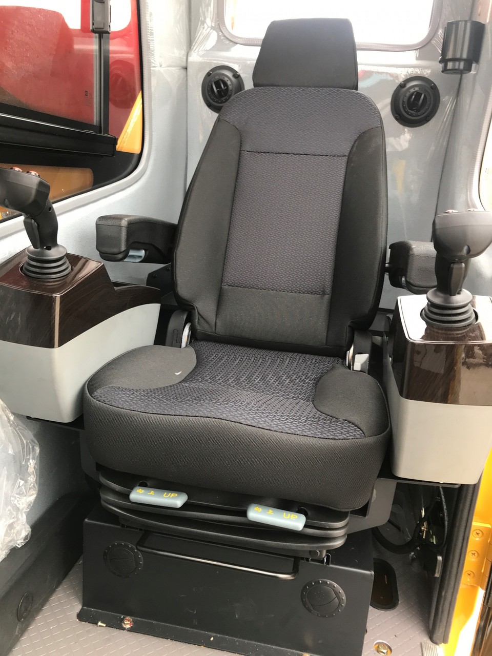 【多图】三一STC400T汽车起重机可以躺的座椅细节图_高清图