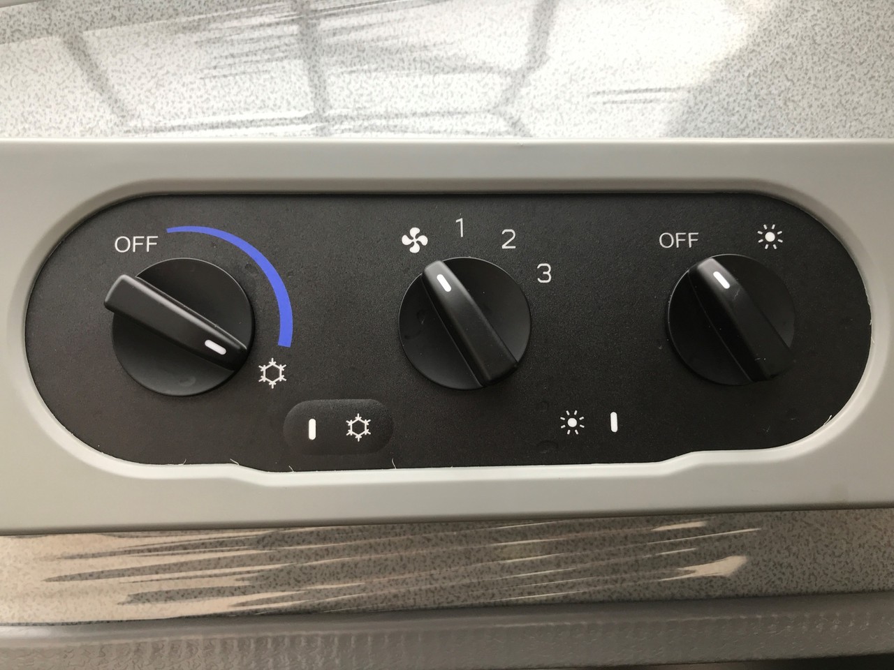 【多图】三一STC400T汽车起重机冷暖集成式空调控制器细节图_高清图