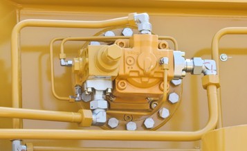 【多圖】三一STC400T汽車起重機進口卷揚馬達細節圖_高清圖