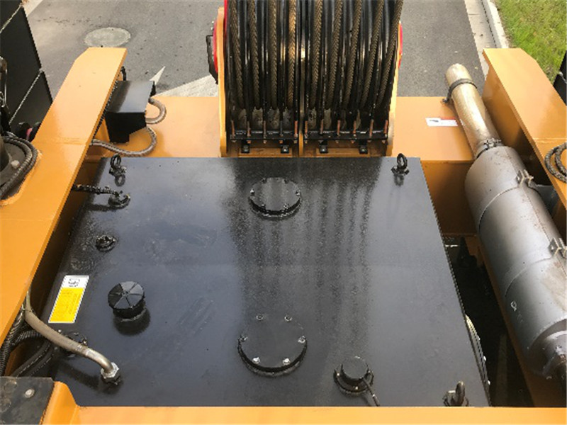 三一SCC3200A-1起重機超大燃油箱